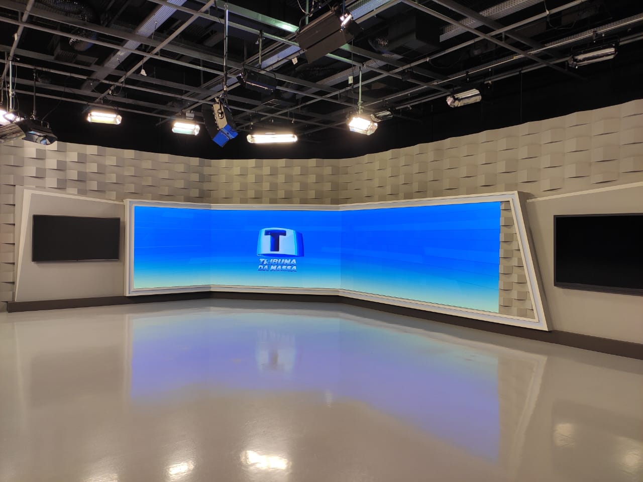 Tribuna da Massa