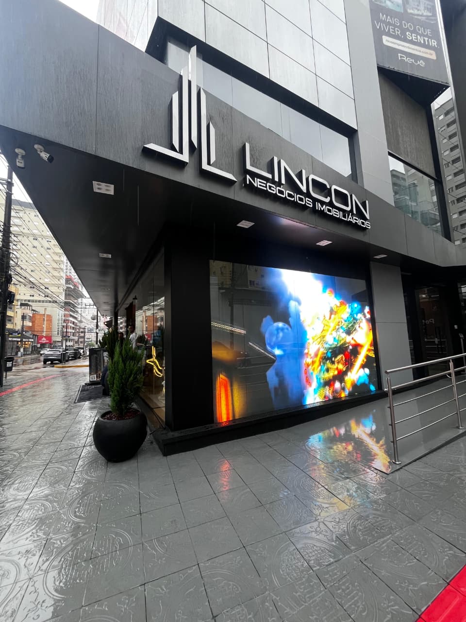 Impacte seus clientes e venda muito mais com painéis de led da LED One
